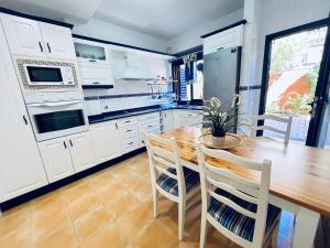 Køkken eller tekøkken på Oasis Meloneras cerca del mar