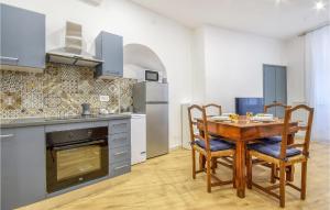 Nhà bếp/bếp nhỏ tại Nice Apartment In Genova With Wi-Fi