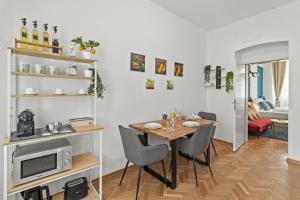 Kuchyňa alebo kuchynka v ubytovaní Zentrale, stilvolle und gemütliche Wohnung