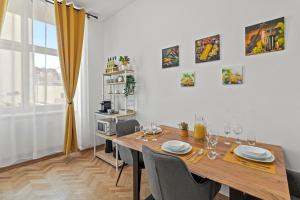 Fotografia z galérie ubytovania Zentrale, stilvolle und gemütliche Wohnung vo Viedni