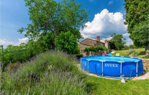 Πισίνα στο ή κοντά στο Holiday Home Skabici Cr