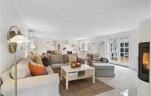 Χώρος καθιστικού στο Cozy Home In Jerup With Wifi