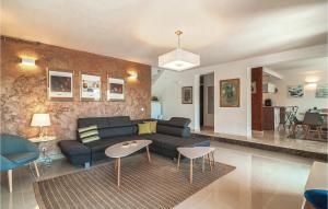 Posedenie v ubytovaní 4 Bedroom Beautiful Home In Supetar