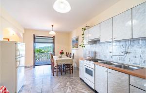 Kuchyň nebo kuchyňský kout v ubytování Apartment Zavalatica Iv