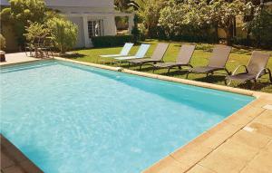 Piscina de la sau aproape de Beautiful Home In Cannes With Kitchen