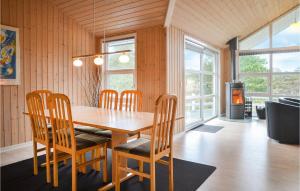 Fotografie z fotogalerie ubytování Holiday Home Henne With A Fireplace 08 v destinaci Henne Strand