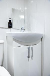 Ένα μπάνιο στο Sunderland City Centre Cosy 2 Bed Apartment