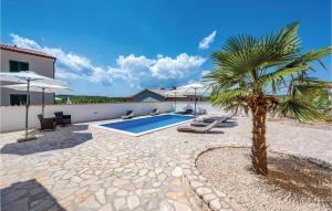 Bazén v ubytovaní Holiday Home Labin 43 With Outdoor Swimmingpool alebo v jeho blízkosti