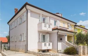 Gambar di galeri bagi Lovely Home In Crveni Vrh With Wifi di Crveni Vrh +32 gambar