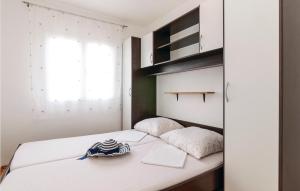 Postel nebo postele na pokoji v ubytování Apartment Vir Iii