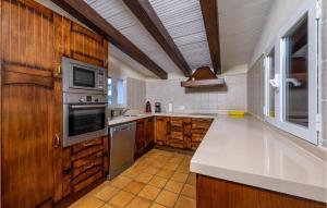 Kuchnia lub aneks kuchenny w obiekcie Awesome Home In Sineu