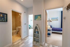 Koupelna v ubytování Ocean Wave Westward Ho! 2 bedroom apartment