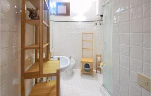Cozy Apartment In Sperlonga的一间浴室
