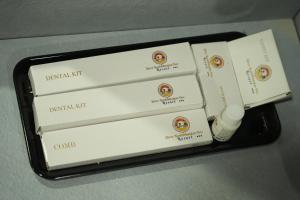 BarvālaSKD RESORT AND CLUB的一组坐在桌子上方的盒子