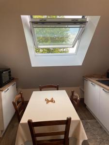 Eldhús eða eldhúskrókur á Gîte des Comtes du Perche 2 logements indépendants de 40 et 25 m2