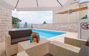 una villa con piscina e patio di Holiday Home Postira With Sea View X a Postira (Postire)