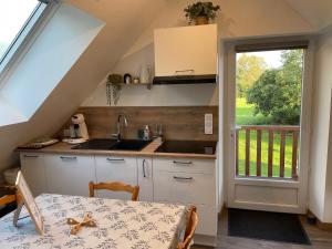 Kuchyň nebo kuchyňský kout v ubytování Gîte des Comtes du Perche 2 logements indépendants de 40 et 25 m2