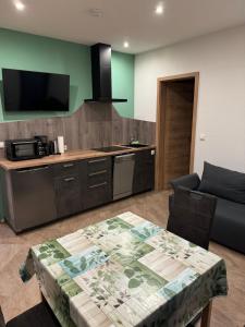 Kuchyň nebo kuchyňský kout v ubytování Ferienwohnung Zeitler