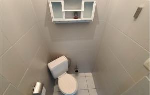 Vannituba majutusasutuses Pet Friendly Home In As With Wifi