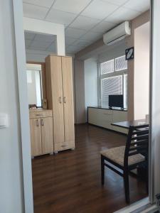 Kuhinja ili čajna kuhinja u objektu Apartmani Kuzman