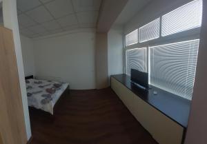 TV i/ili multimedijalni sistem u objektu Apartmani Kuzman