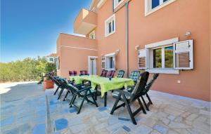 Balkón nebo terasa v ubytování Holiday Home Okrug Donji With Sea View 05