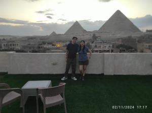 الضيوف المقيمون في Lucky Pyramids View