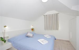 Posteľ alebo postele v izbe v ubytovaní Three-Bedroom Holiday Home In Drvenik