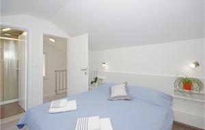 Posteľ alebo postele v izbe v ubytovaní Three-Bedroom Holiday Home In Drvenik