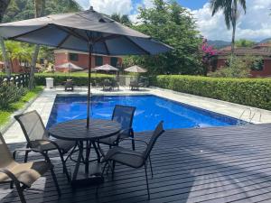 A piscina localizada em Condo-Resort Juquehy, 4 quartos ou nos arredores