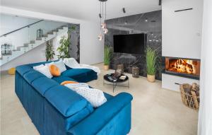 Χώρος καθιστικού στο 5 Bedroom Nice Home In Sivati