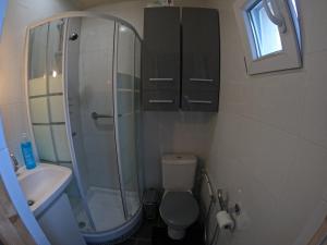 Photo de la galerie de l'établissement Chambre 2 lits pour 4 personnes métro 5, à Bobigny