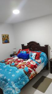 Postel nebo postele na pokoji v ubytování Vivienda Turistica Salento Quindio cerca a la plaza principal