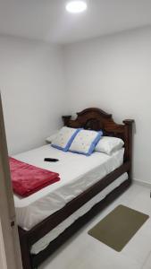 Postel nebo postele na pokoji v ubytování Vivienda Turistica Salento Quindio cerca a la plaza principal