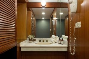 a bathroom with a sink and a mirror at Aguada Hotel in Trelew +26 photos