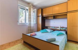 Posteľ alebo postele v izbe v ubytovaní Two-Bedroom Holiday Home In Stasevica