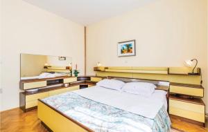 Posteľ alebo postele v izbe v ubytovaní 1 Bedroom Lovely Apartment In Rijeka