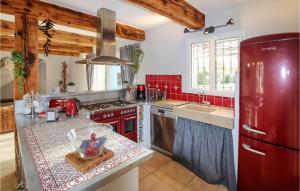Η κουζίνα ή μικρή κουζίνα στο Lovely Home In Pourrières