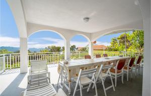 Balkón alebo terasa v ubytovaní Holiday Home Vinacac Bb Iii