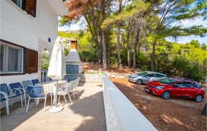 Vonkajšia záhrada v ubytovaní Holiday Home Vinacac Bb Iii