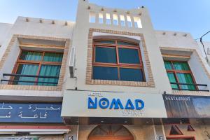 Un edificio con un cartel con el nombre en NOMAD SPIRIT Hotel & Surfcamp, en Tamraght Ouzdar 79 fotos más