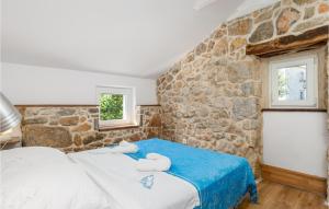 Łóżko lub łóżka w pokoju w obiekcie Pet Friendly Home In Brzac With Wifi
