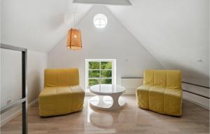 Posezení v ubytování Stunning Home In Hasle With Wifi
