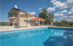 Bazén v ubytovaní Beautiful Home In Grubine alebo v jeho blízkosti + 29 fotografií