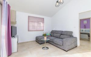 Gallery image of Beautiful Home In Klimni With Wifi in Benčići