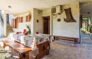 Fotografia z galérie ubytovania Two-Bedroom Apartment In Premantura v destinácii Premantura + 12 fotografií