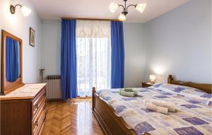 Posteľ alebo postele v izbe v ubytovaní Nice Apartment In Veprinac With Wifi