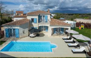 Πισίνα στο ή κοντά στο Villa Ladora