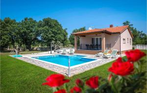 Bazén v ubytovaní Two-Bedroom Holiday Home In Vodnjan alebo v jeho blízkosti