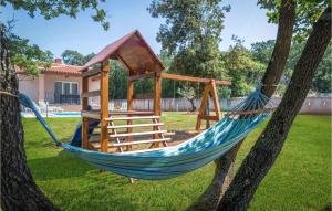 Detský kútik v ubytovaní Two-Bedroom Holiday Home In Vodnjan